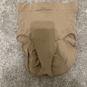 SKIMS Seamless Sculpt High-Waisted Brief – Tan | M